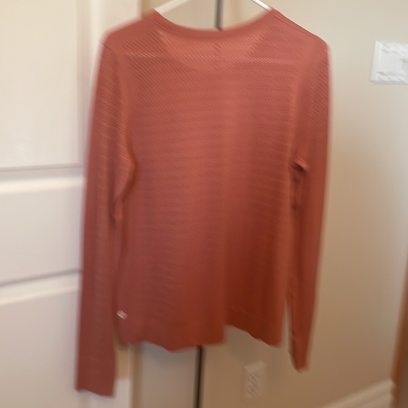 Lululemon perforated top - Picture 2 of 4